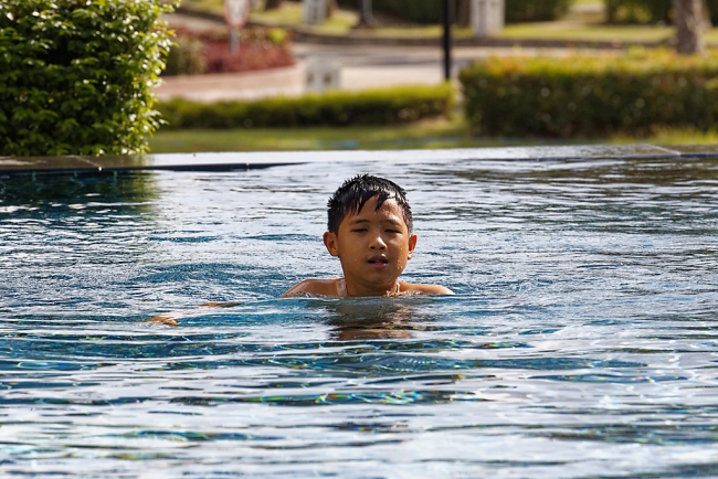 Potter à la piscine-001